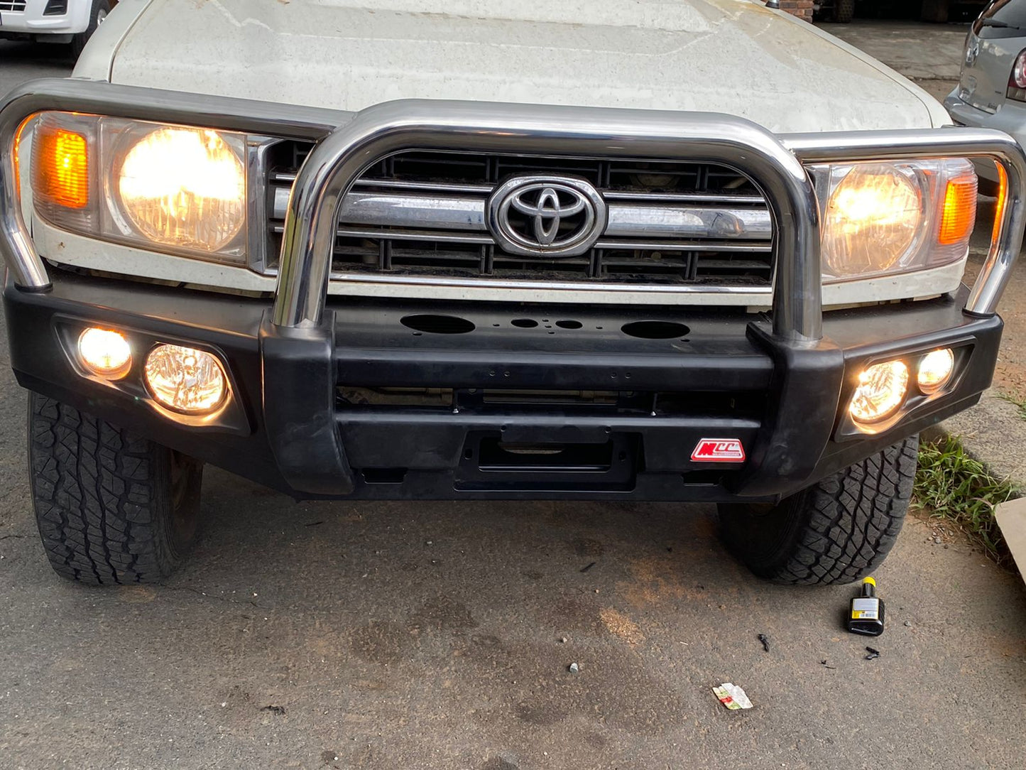 TOYOTA:   LANDCRUISER Bumper Replacment