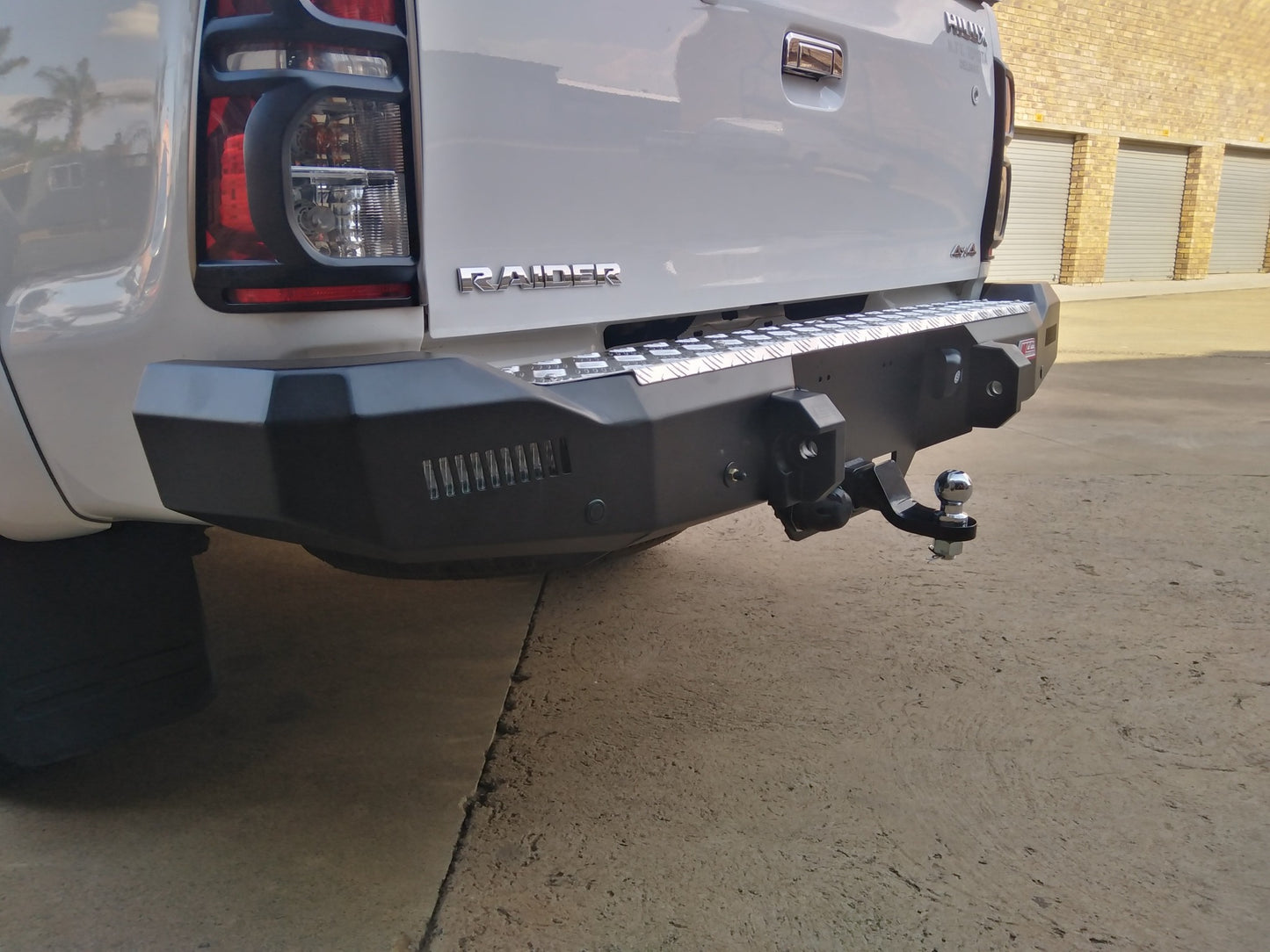 TOYOTA:  HILUX D4D  Bumper Replacment